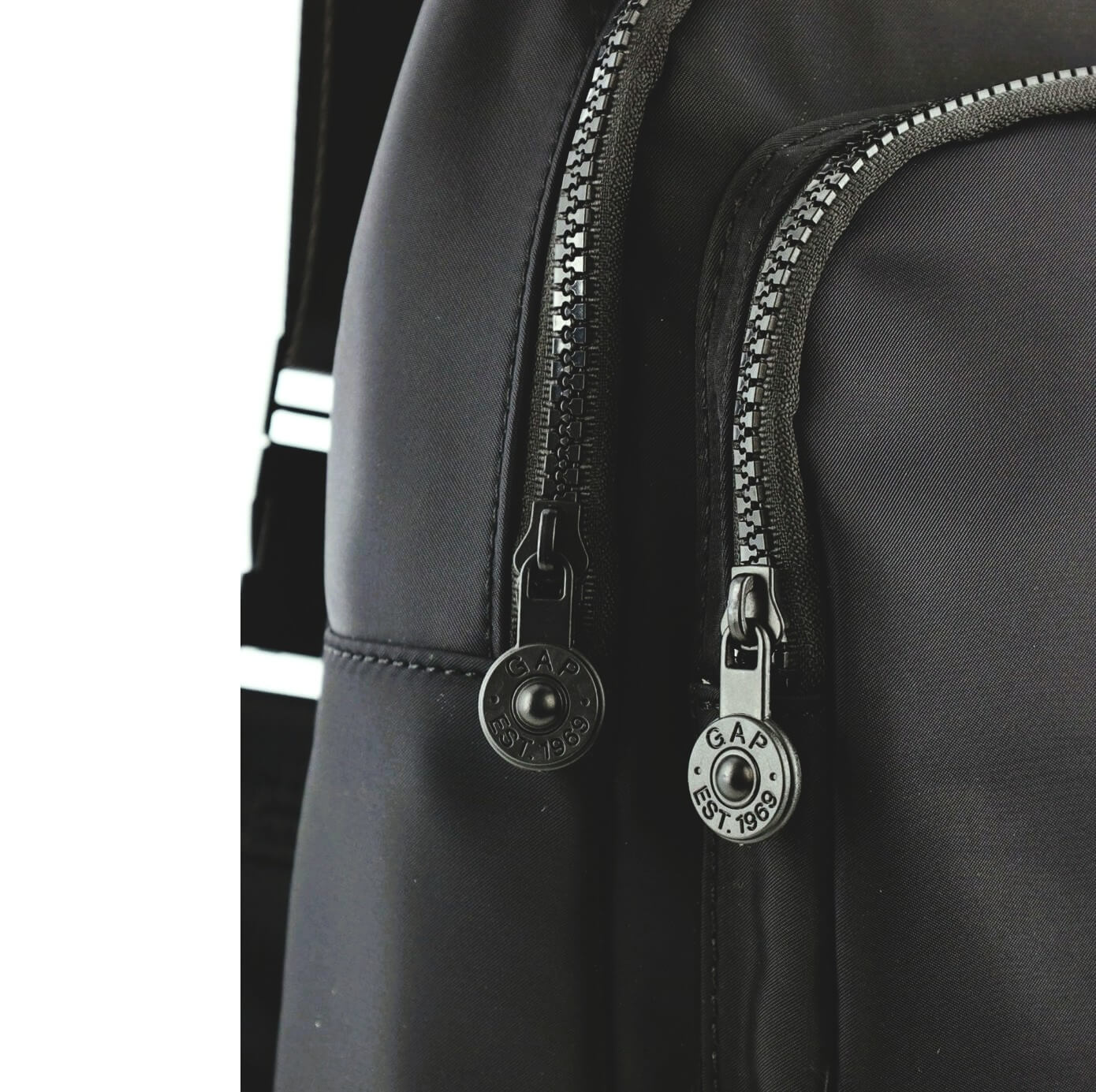 GAP Men's Nylon Sling Bag in Black