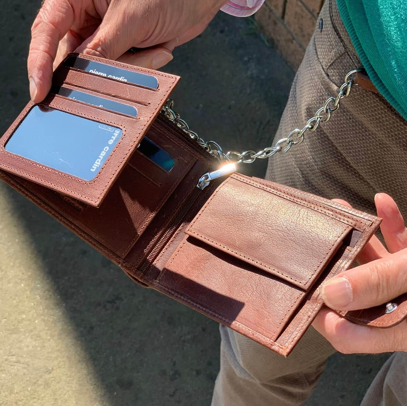 Pierre Cardin Men’s Leather Tri-fold Chain Wallet in Chestnut