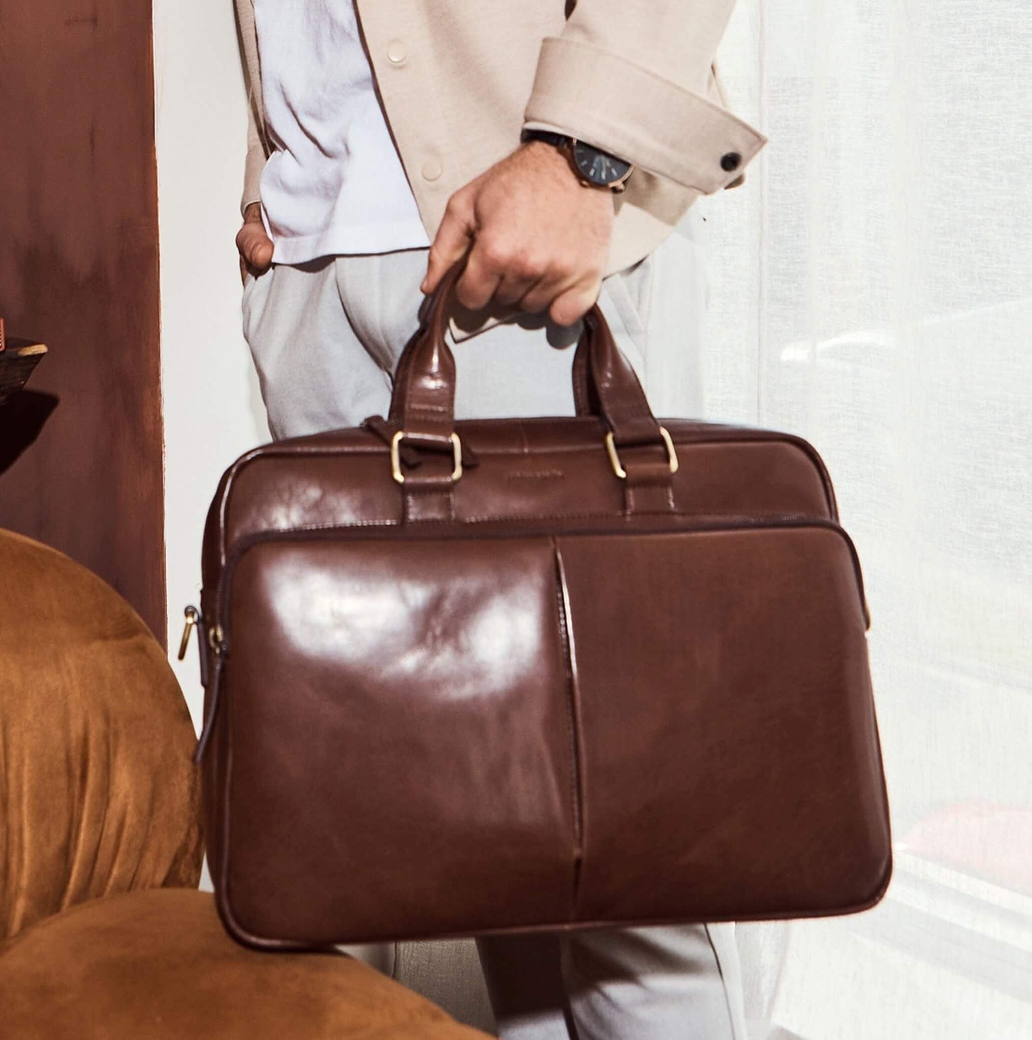 Pierre Cardin Mens Rustic Leather Business-Laptop Bag in Oak