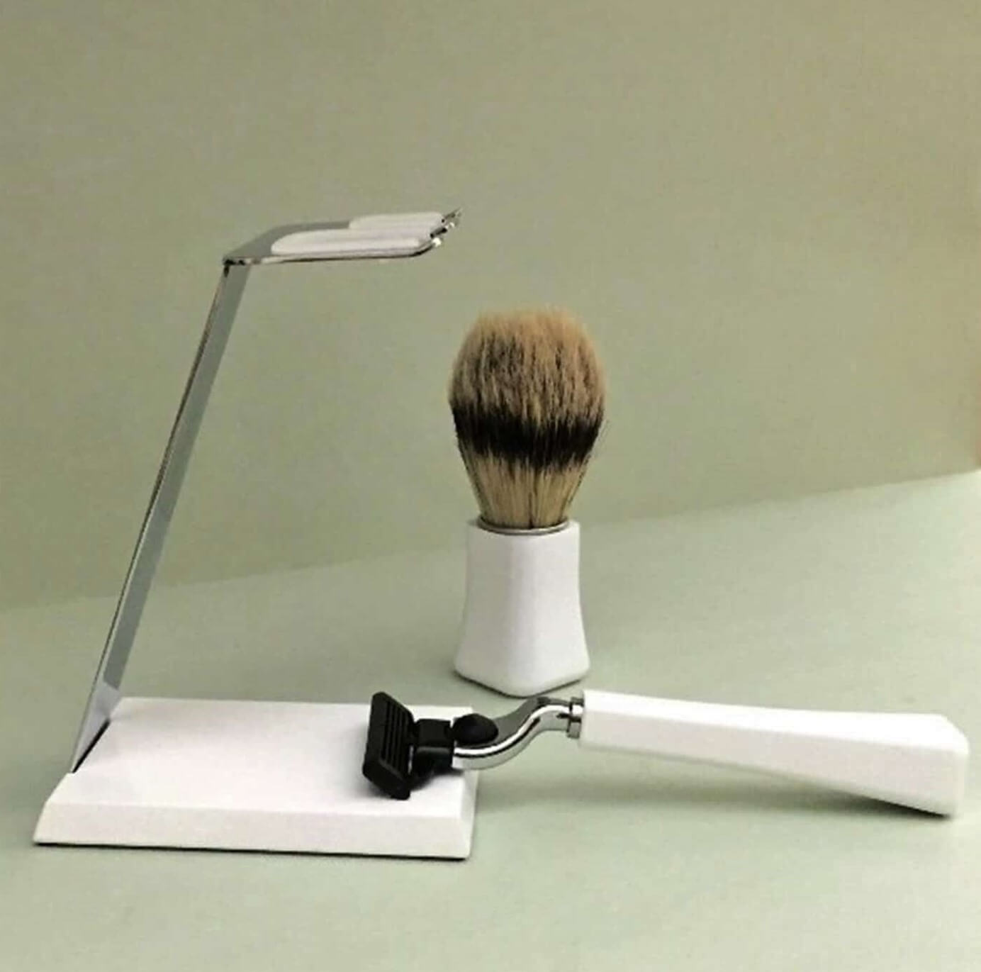 Comoy MAK3 White Shave Set