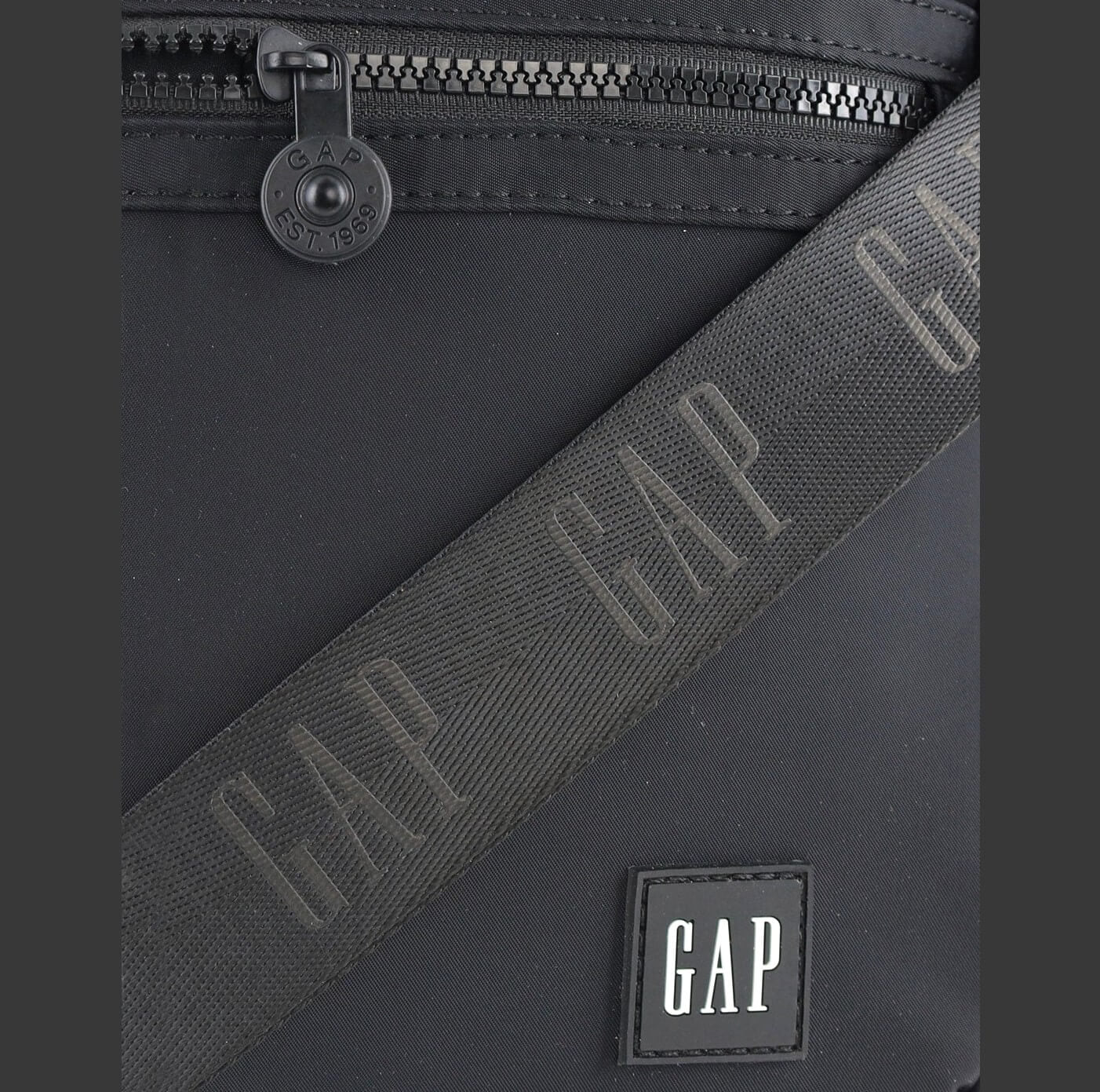 GAP Men’s RFID Nylon Crossbody Classic Bag in Black