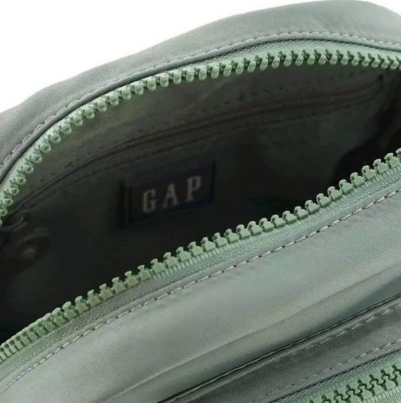 GAP Men’s RFID Nylon Crossbody Classic Bag in Twig