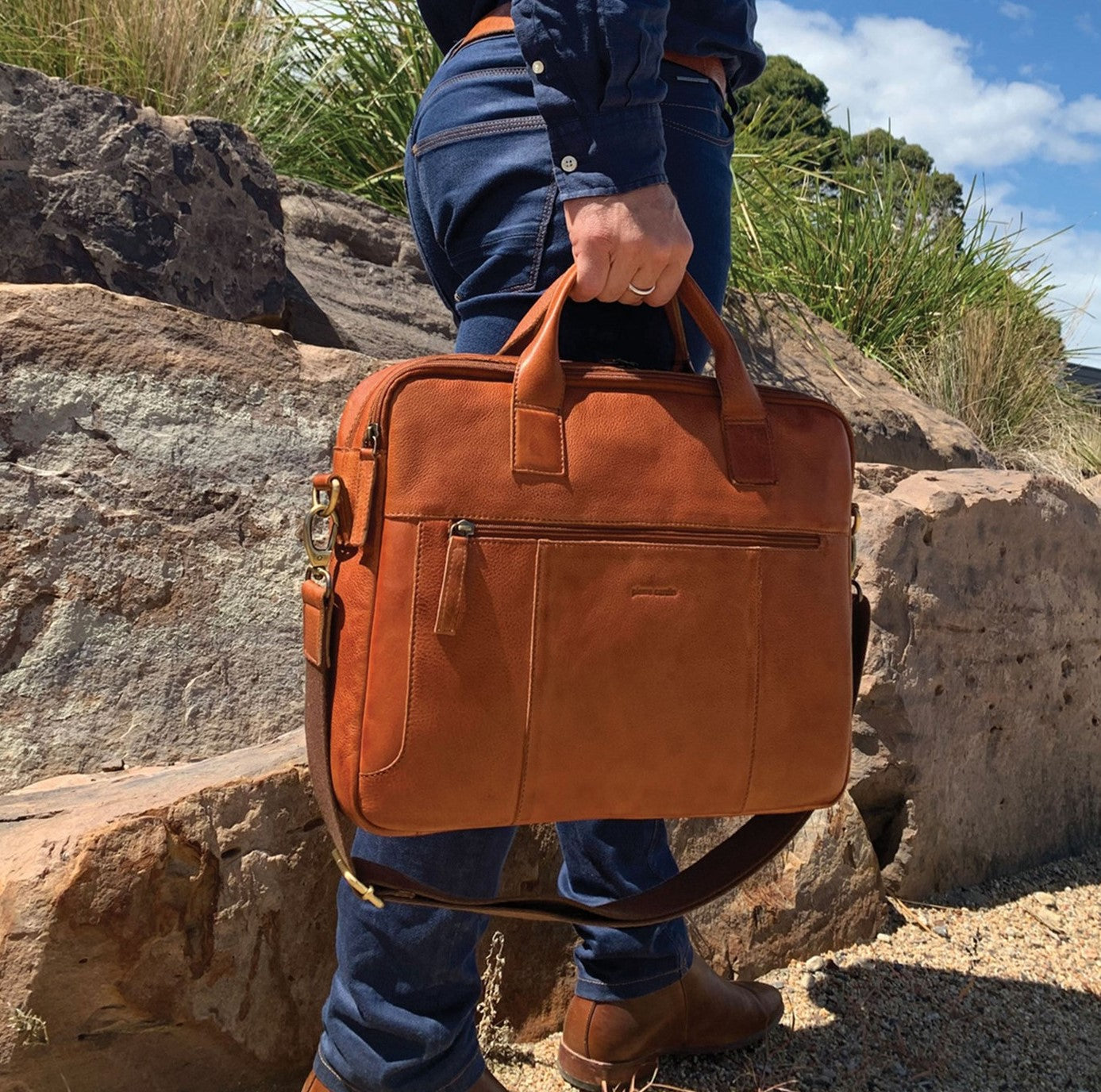 Pierre Cardin PC2807 Rustic Leather Computer Bag/Cognac