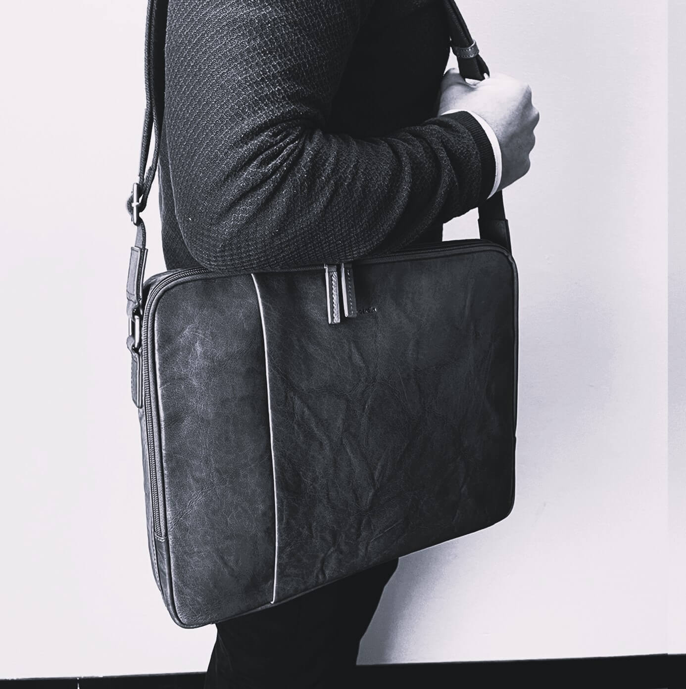 Pierre Cardin PC3593 Crumpled Leather Computer Bag/Black