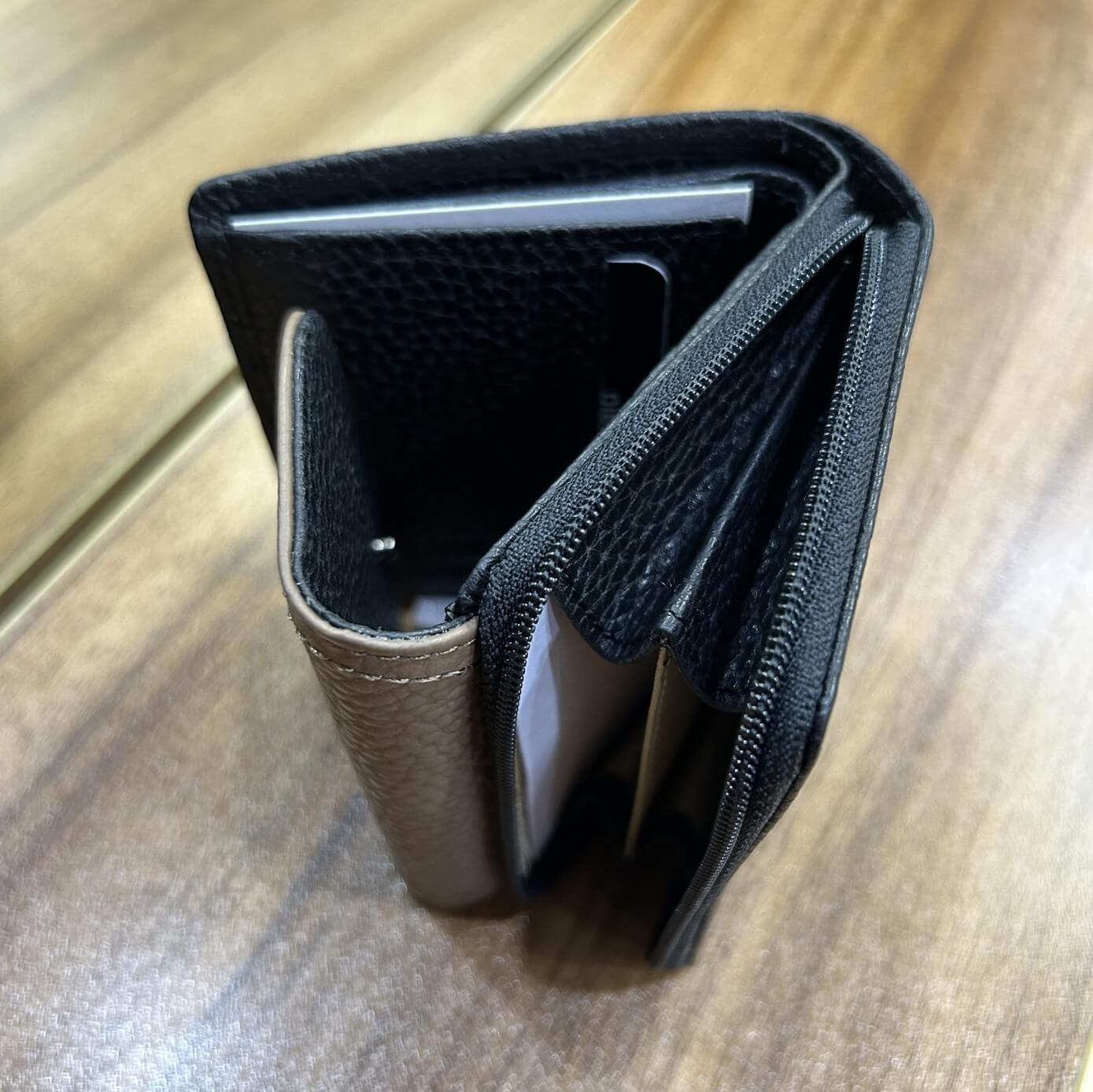 Pierre Cardin Ladies Tri-fold Tab Leather Wallet in Black/Taupe