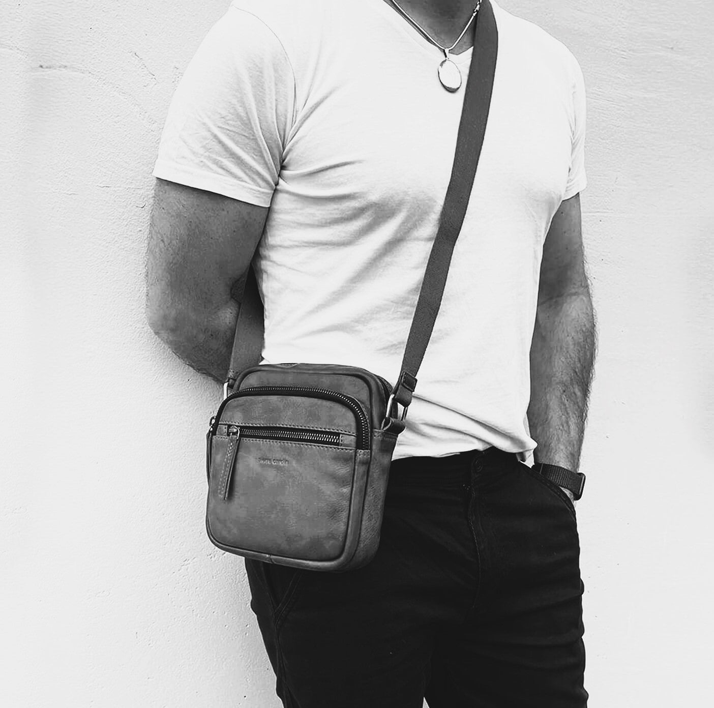 Pierre Cardin PC3764 Mens Italian Leather Cross Body Bag/Black